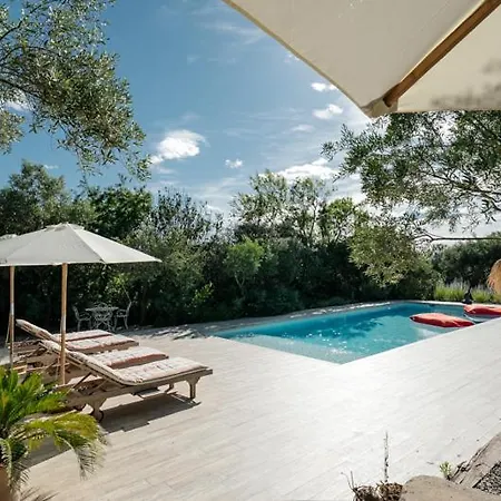 Villa Bastide Uzes A Pied Avec Piscine Maison Les Ailes *